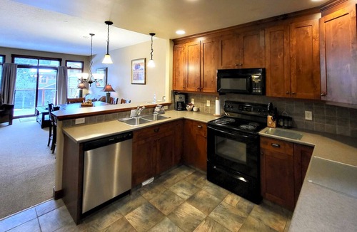 Sun Peaks House | Incredible multi level 2 bedroom + den townhouse, close to ski run