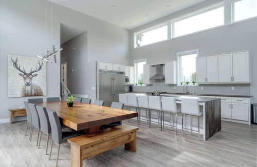 Glen Huron Ski Chalet | Indoor Pool & Hot Tub, Steps to Ski Lift