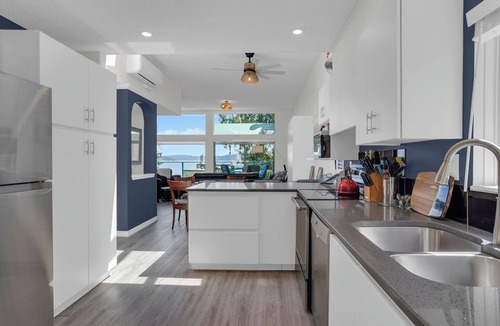 Yellow Point House | Inn of the Sea, Waterfront, 2 Bedroom, 2 Bath with AC, Pool, Hot Tub, Boat Dock