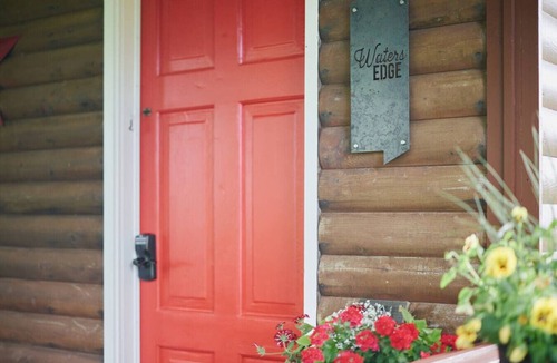 Lincoln Apartment | Inn The Orchard, Modern Log Cabin, on water edge