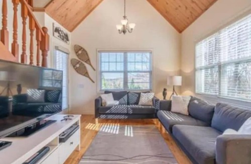 Mont-Tremblant House | Instant Suites Luxury 3 BR Cabin with Breathtaking Views