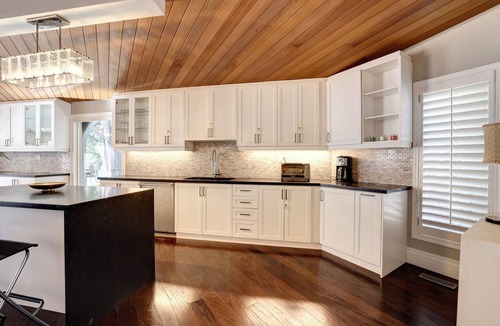 Sheridan House | Joyful Mansion with Charm Indoor
