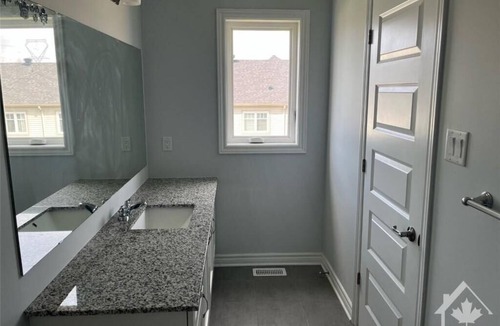Ottawa Division House | Kanata 3bed/2.5Bath/Sleeps 10/2000sqft Luxury End Unit Townhouse/UpgradedKitchen