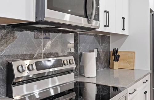 Mount Pleasant Villa | King Bed 10 Minutes To Downtown Luxury Townhouse
