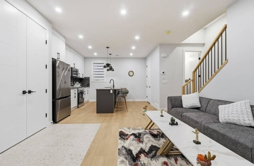 Mount Pleasant Villa | King Bed 10 Minutes To Downtown Luxury Townhouse