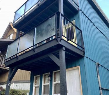Ucluelet House | Kingfisher, Newly Renovated Suite on Ocean Inlet