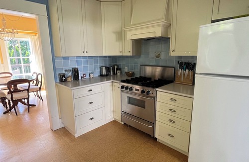 Kitsilano House | Kitsilano character house in quiet neighbourhood, 5 minute walk to the beach!