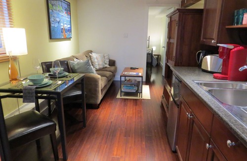 Kitsilano Apartment | Kitsilano Garden Walk-Out 2 Bedroom
