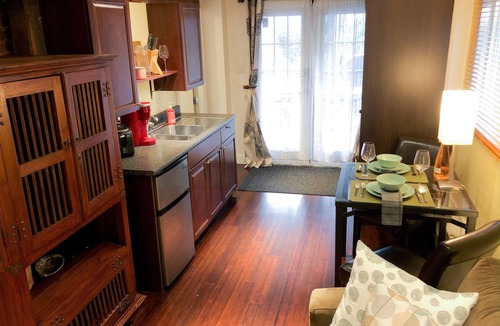 Kitsilano Apartment | Kitsilano Garden Walk-Out 2 Bedroom
