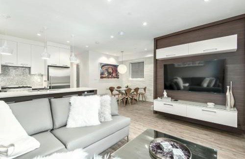 Kitsilano Apartment | Kitsilano Retreat at Private 3 Bed with Parking and BBQ