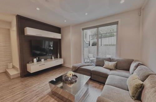 Kitsilano Apartment | Kitsilano Retreat at Private 3 Bed with Parking and BBQ