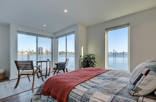 Esquimalt Boat Rental | L'eau Rider. A unique float home experience.
