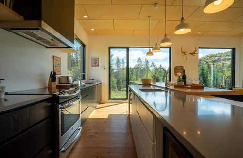 Saint Donat Ski Chalet | Lakeside Trails, Heated Spa & Ski Adventures