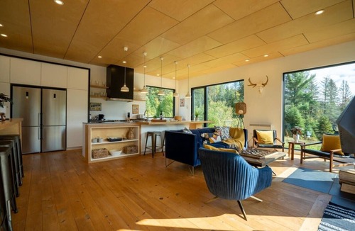 Saint Donat Ski Chalet | Lakeside Trails, Heated Spa & Ski Adventures