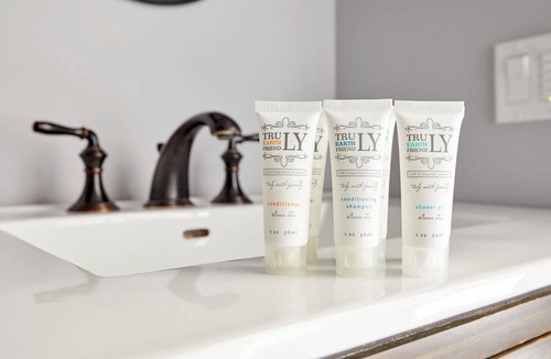 Bay Cloverhill Apartment | La TUMU is a charming and unique boutique rooms located in downtown Toronto.