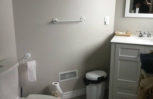Orillia Apartment | Lake front bachelor Close to all amenities casino Rama Ski hills