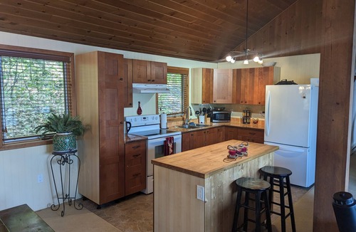Algonquin Highlands Cottage | Lake front cottage with amazing privacy and 25 min from Haliburton town.