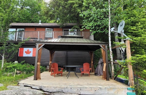 Algonquin Highlands Cottage | Lake front cottage with amazing privacy and 25 min from Haliburton town.