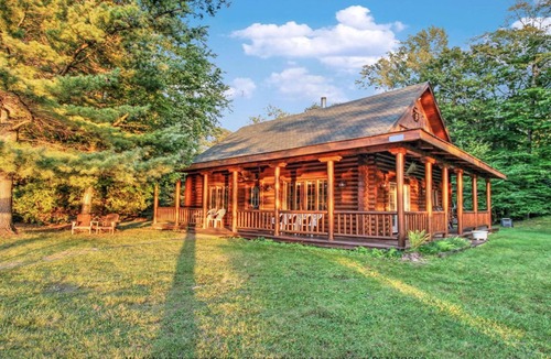 Bracebridge Cottage | Lake Muskoka Escape Family Cottage- McVittie Island relaxation with amenities