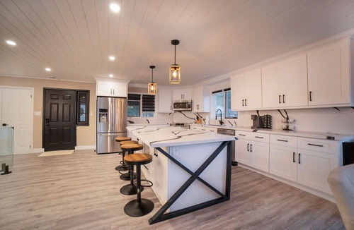 Port Carling Cottage | Lake Muskoka retreat! Perfect spot for family and friends.