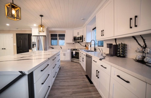 Port Carling Cottage | Lake Muskoka retreat! Perfect spot for family and friends.