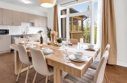 Dwight House | Lake of Bays Beach Resort w Hot Tub, Sauna & Games