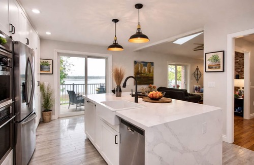Valentia Cottage | Lake Scugog Waterfront Escape with BBQ, Canoes and Kayaks