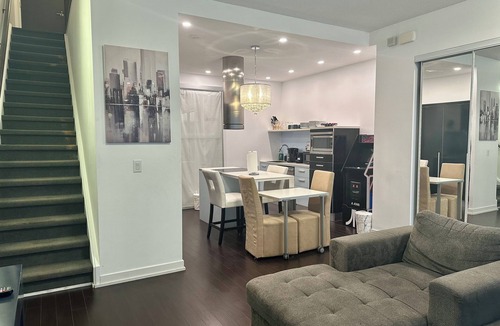 CityPlace Apartment | Lake shore Townhouse