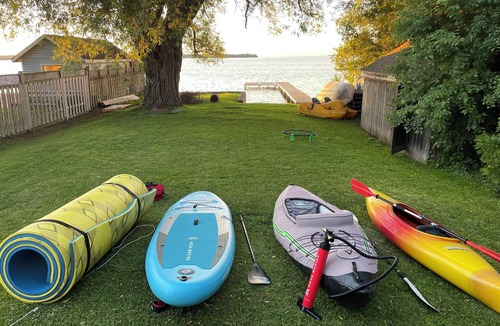 Virginia Cottage | Lake Simcoe Getaway — Just 1 Hour from Toronto! Family cottage rarely offered!