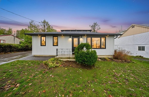 Beaverton House | Lake Simcoe Ice Fishing Basecamp Sleeps 10–12 Heated Shop