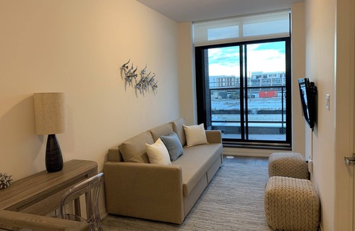 Innisfil House | Lake Simcoe. Resort Stay. Direct Water Access. Furnished. All Amenities