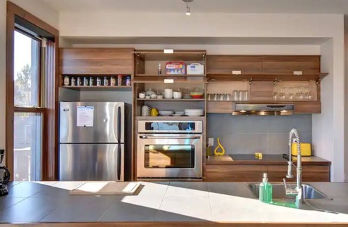 Lac Superieur Village Condo | Lake view Free Kayak, Canoe Pool Gym On-site bistro King bed