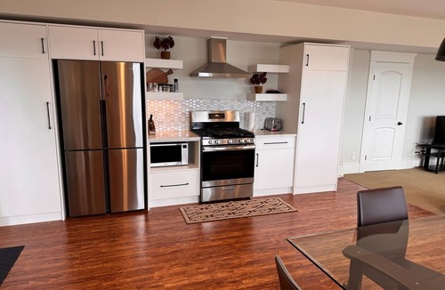 West Kelowna Estates Apartment | Lake views, 8mins to downtown & 4 mins to wineries