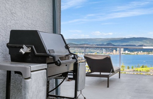 West Kelowna Estates House | Lake Views Beach Home - 6 mins to Downtown Kelowna