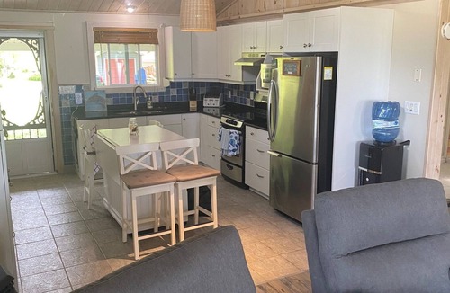 Dunnville Cottage | Lakefront 2bedroom cottage with loft! Right on Lake Erie! Private beach!