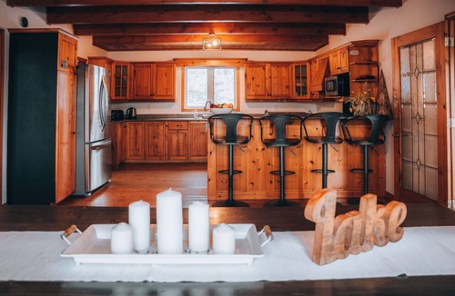 Algonquin Highlands Ski Chalet | Lakefront, 4000sq/f, Gym, Beach, Hot Tub, Sauna