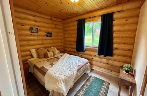 Rye Cabin | Lakefront Cabin #2 - 4 Season - Sleeps 7