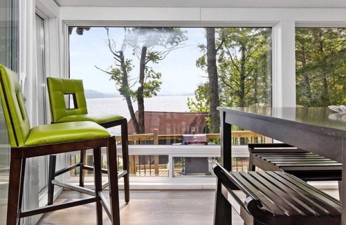 Ryerson Cottage | Lakefront Charm - 3 Bedroom Cottage with panoramic Bay Window Views.