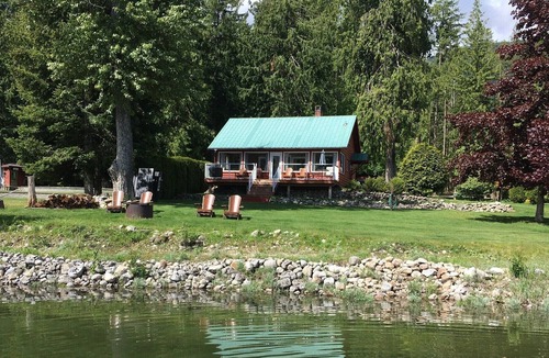 Nelson Cottage | Lakefront Cottage on Kootenay Lake-Ring Sherry 250-825-9681