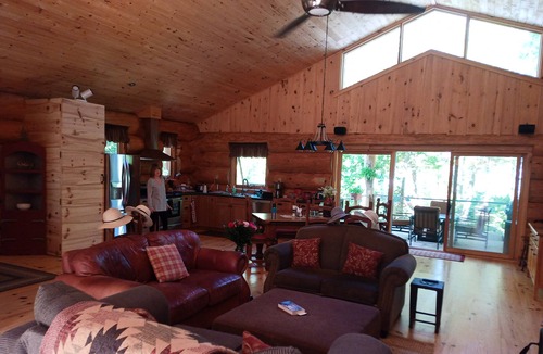 Kincardine Cabin | Lakefront log cabin in the woods!