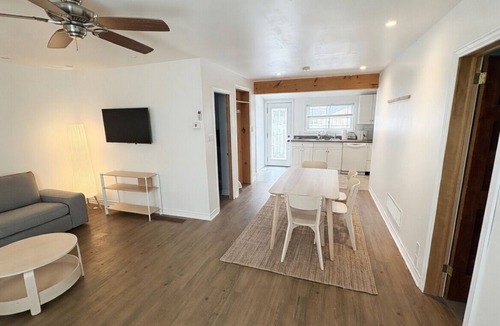 Innisfil House | Lakefront Sandy and Private Beach Paradise, Minutes to Friday Harbour