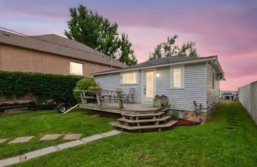 Innisfil House | Lakefront Sandy and Private Beach Paradise, Minutes to Friday Harbour