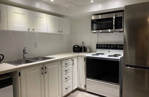 Langford Apartment | Lakefront Suite on Langford Lake – Private Wharf, Kayaks, Family Fun.