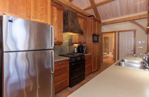 Koocanusa Ranch Cabin | Lakefront Tie Lake l Hot Tub l Pool Table l A/C