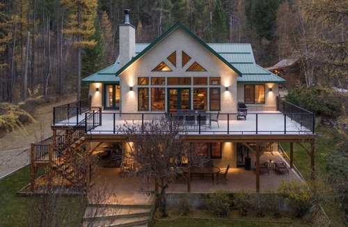 Koocanusa Ranch Cabin | Lakefront Tie Lake l Hot Tub l Pool Table l A/C