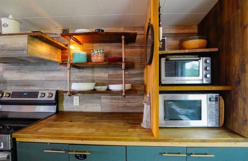 Gravenhurst Apartment | Lakehouse Loft with Roof Terrace & Wood Cedar Spa