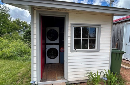 Morell Cottage | Lakeside Beach Cottage "Salty Shores" Lic #2031037