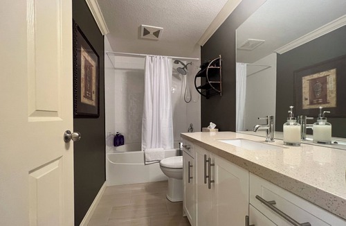 North End Condo | Lakeside condo w/outdoor pool, hot tub and sauna!
