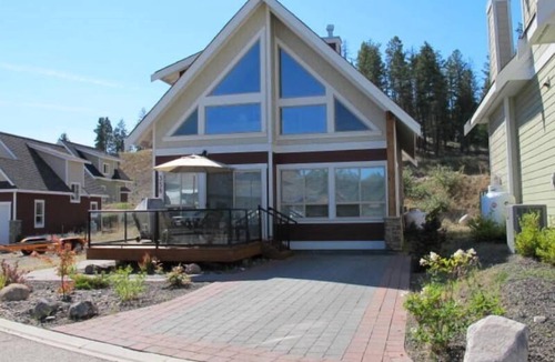 Central Okanagan Cottage | Lakeside cottage along La Casa Cottage Resort