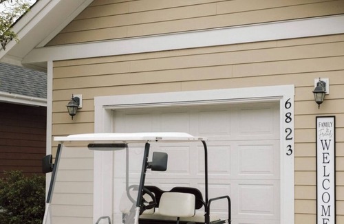 Central Okanagan House | Lakeside Den Pet + Family Friendly with Golf Cart